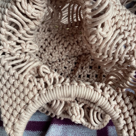 Unique Mauve Pink Macrame Boho Tassel Loop Handle Handbag - Picture 6 of 9